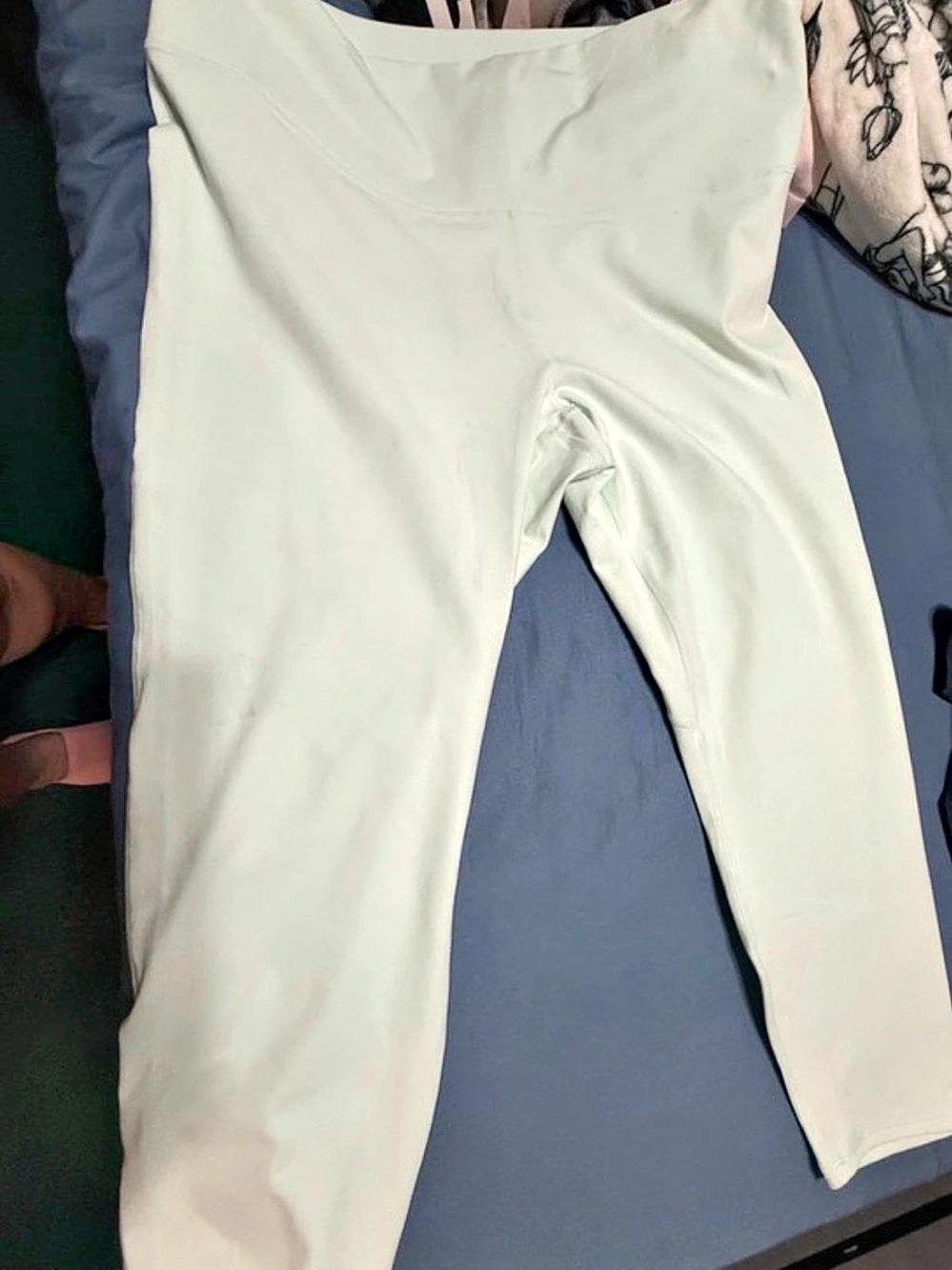 Fabletics Ultra High-Waisted PowerHold 7/8 Sage Green Leggings 4x